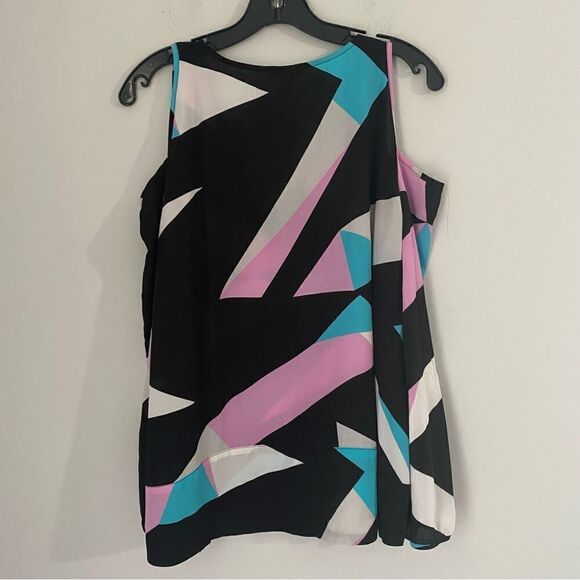 Bar III Women’s V Neck Geometric Printed Cold-Shoulder Blouse size L - Picture 4 of 4